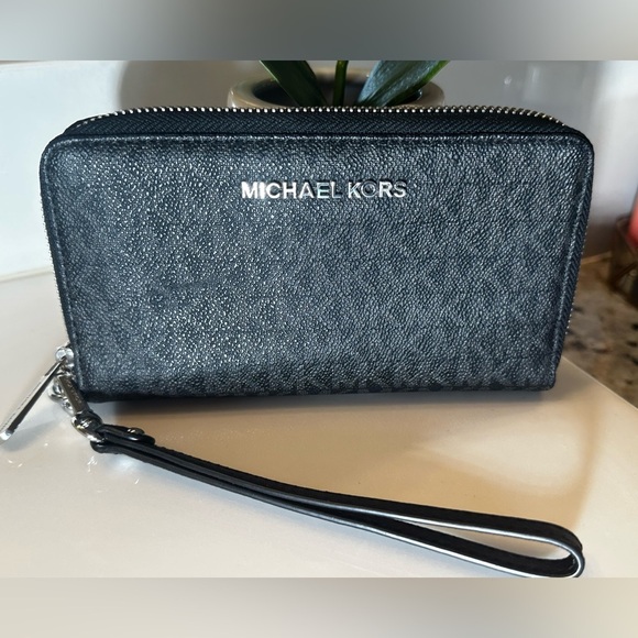 Michael Kors Jet Set Travel Large Wallet - Picture 2 of 6